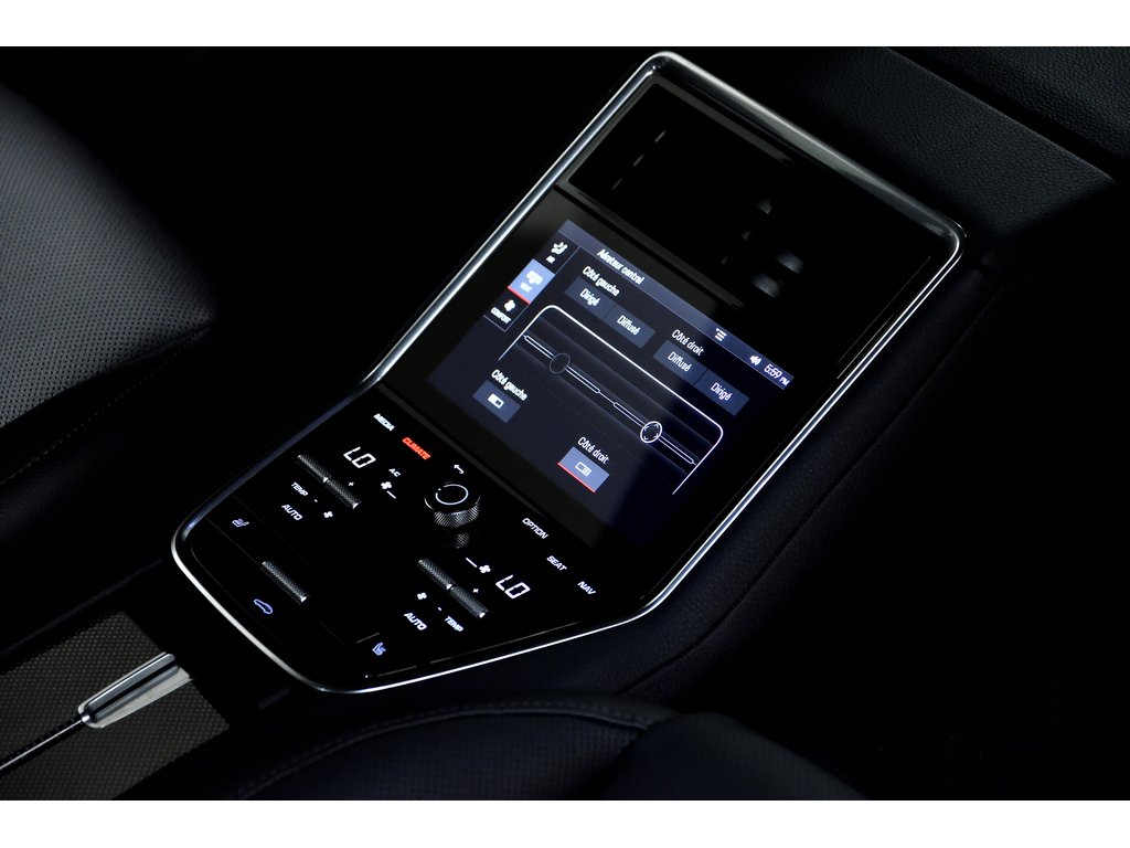 2023 Porsche Panamera AWD / Premium Package / Air Suspension / Rear Axle in Laval, Quebec - 36 - w1024h768px