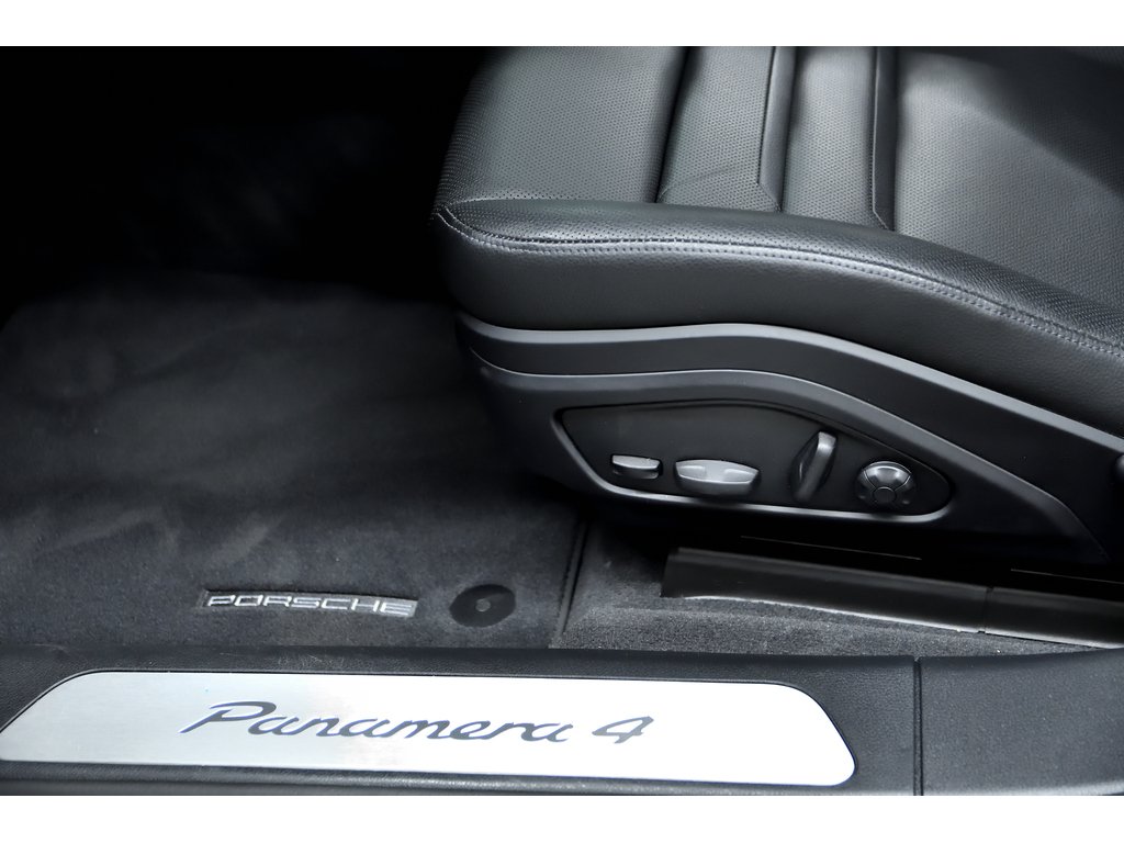 2023 Porsche Panamera AWD / Premium Package / Air Suspension / Rear Axle in Laval, Quebec - 13 - w1024h768px