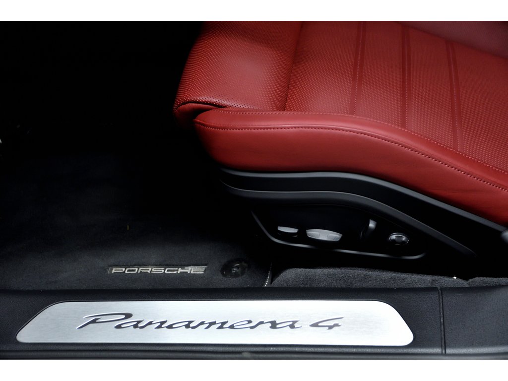 2024 Porsche Panamera 4 AWD / Premium Package / ACC / BOSE in Laval, Quebec - 33 - w1024h768px