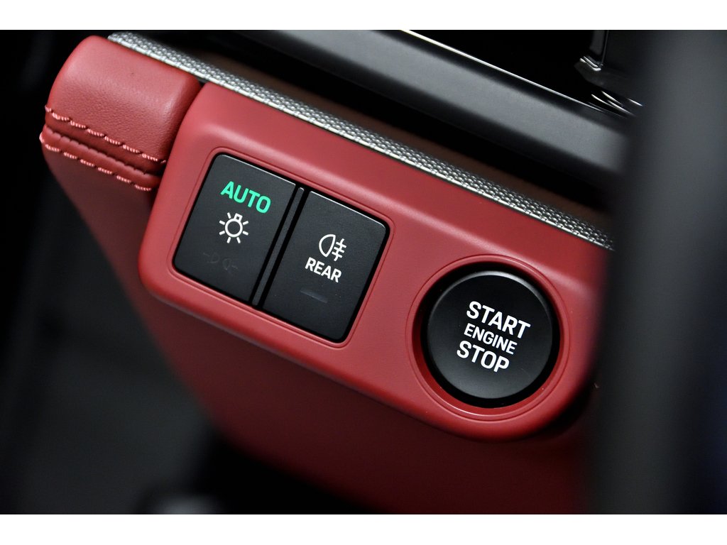 2024 Porsche Panamera 4 AWD / Premium Package / ACC / BOSE in Laval, Quebec - 30 - w1024h768px