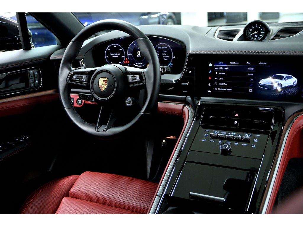 2024 Porsche Panamera 4 AWD / Premium Package / ACC / BOSE in Laval, Quebec - 37 - w1024h768px