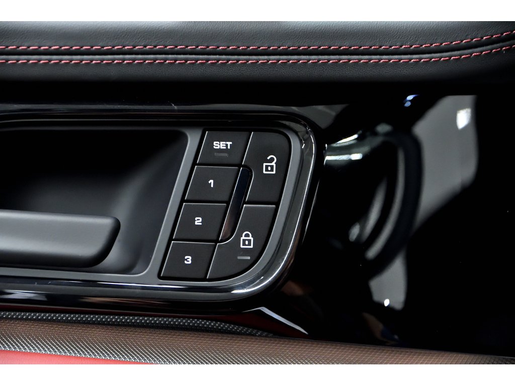 2024 Porsche Panamera 4 AWD / Premium Package / ACC / BOSE in Laval, Quebec - 32 - w1024h768px