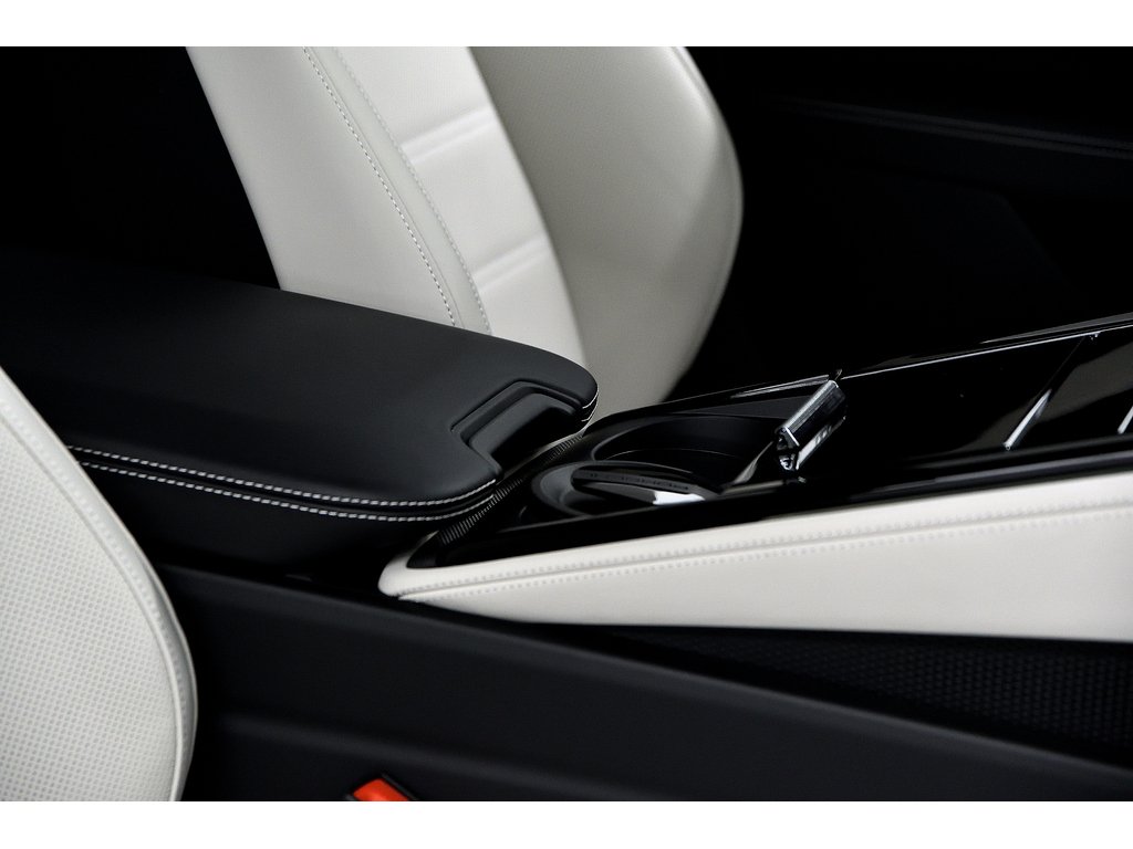 Porsche Panamera 4 AWD / 18 Ways seats / BOSE 2024 à Laval, Québec - 37 - w1024h768px