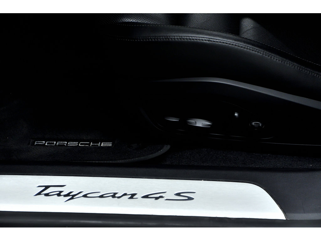 Porsche Taycan 4S Sedan / Premium Package / BOSE / Sport Chrono 2020 à Laval, Québec - 32 - w1024h768px