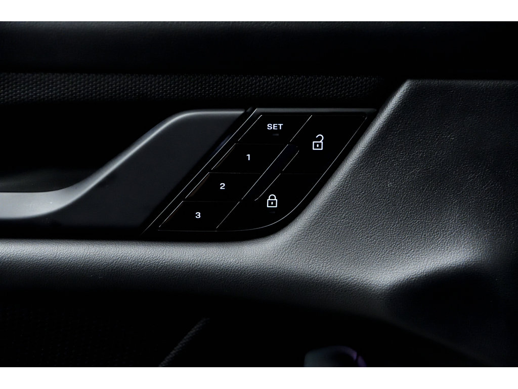 Porsche Taycan 4S Sedan / Premium Package / BOSE / Sport Chrono 2020 à Laval, Québec - 29 - w1024h768px