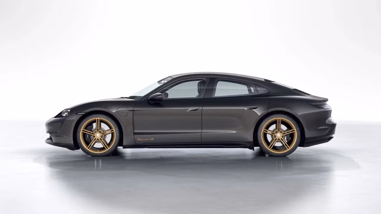 2020 Porsche Taycan 4S in Laval, Quebec - 2 - w1024h768px