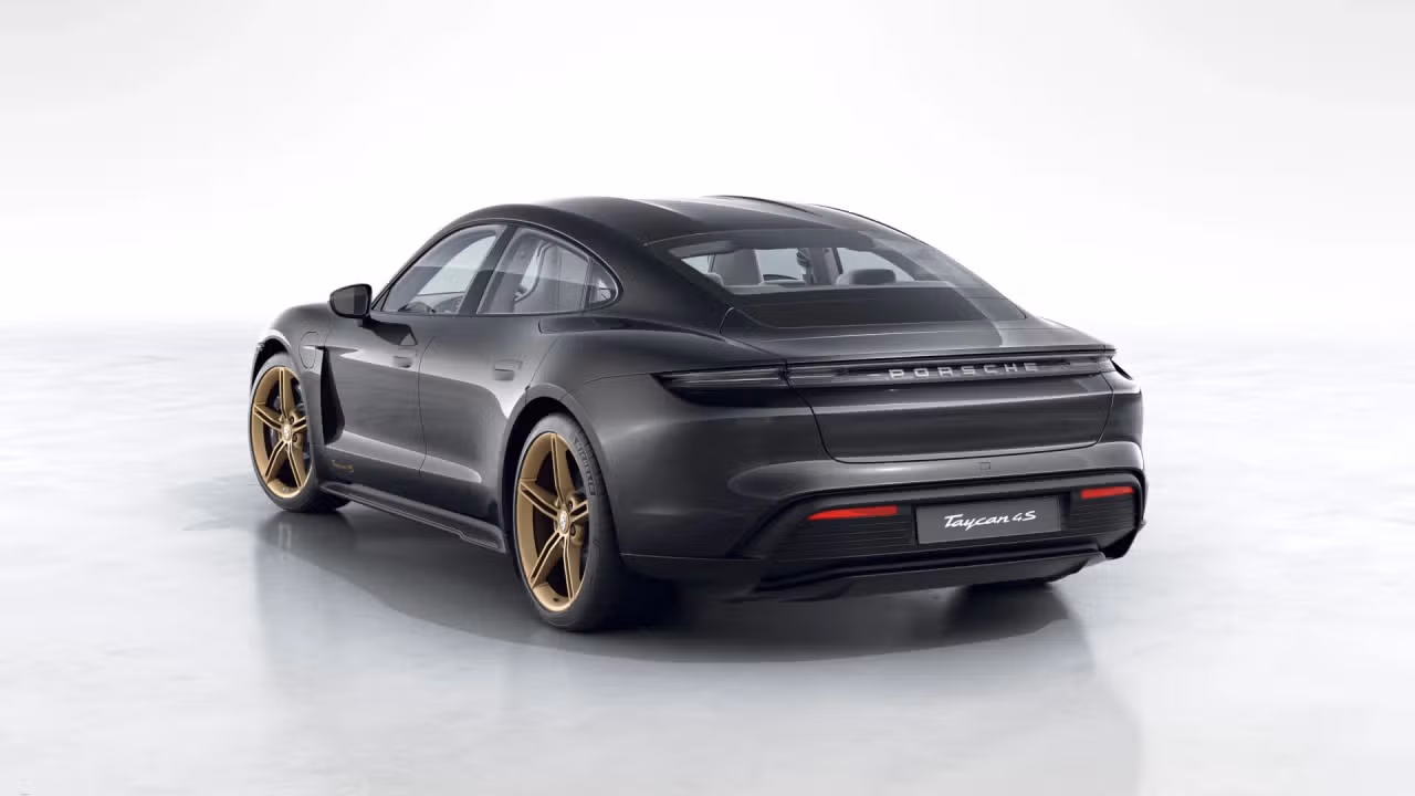 2020 Porsche Taycan 4S in Laval, Quebec - 3 - w1024h768px