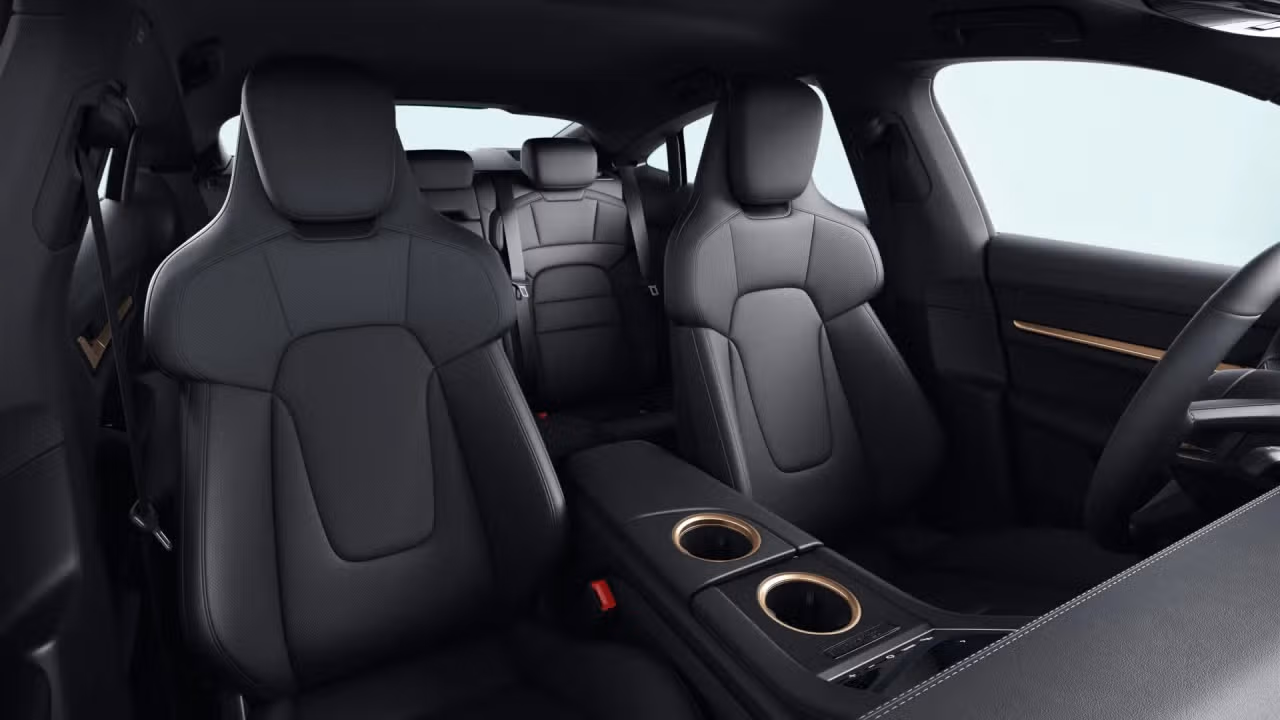 2020 Porsche Taycan 4S in Laval, Quebec - 7 - w1024h768px
