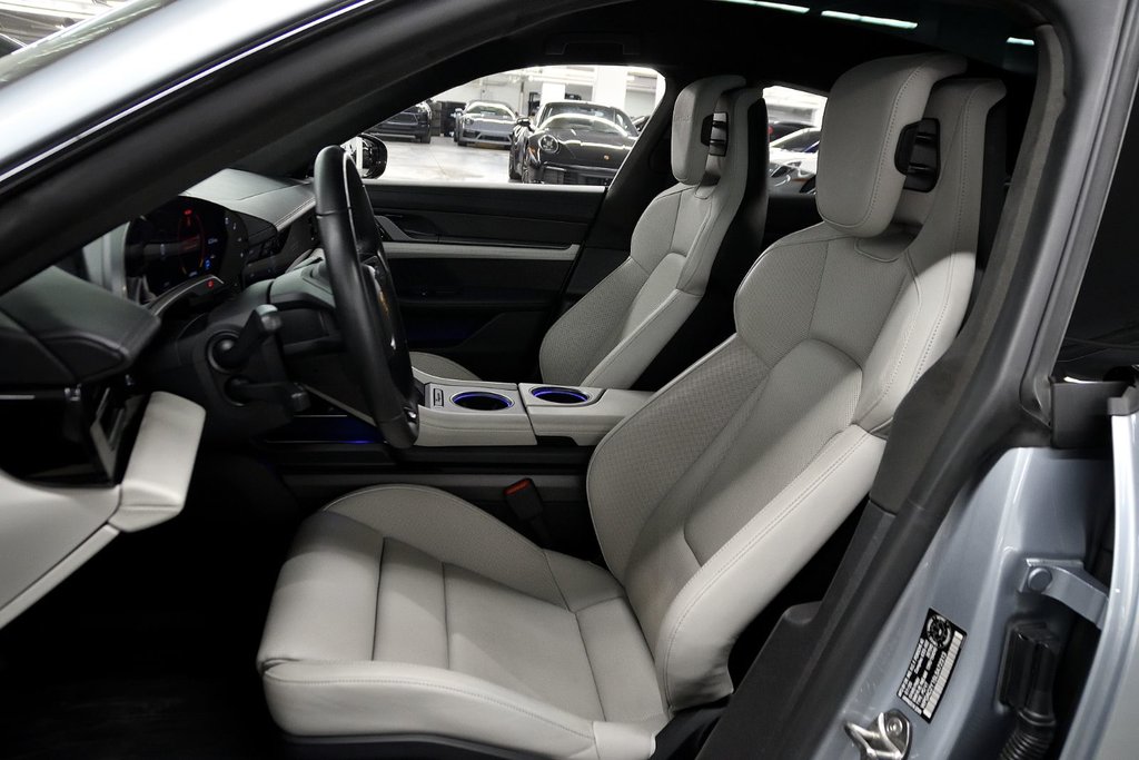 Porsche Taycan Turbo S 2020 à Laval, Québec - 13 - w1024h768px