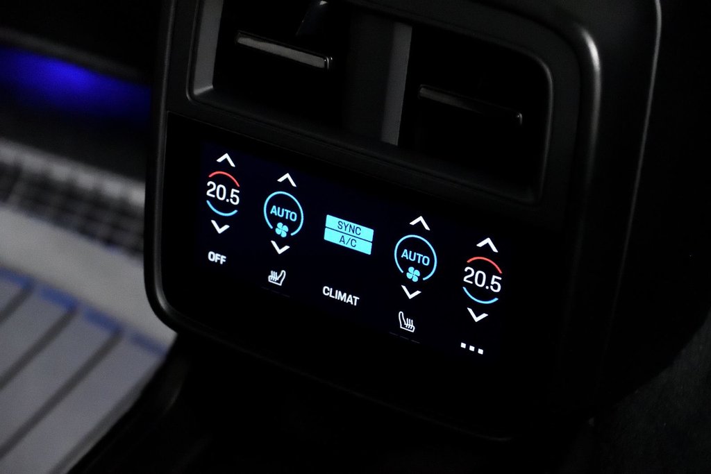Porsche Taycan Turbo S 2020 à Laval, Québec - 28 - w1024h768px