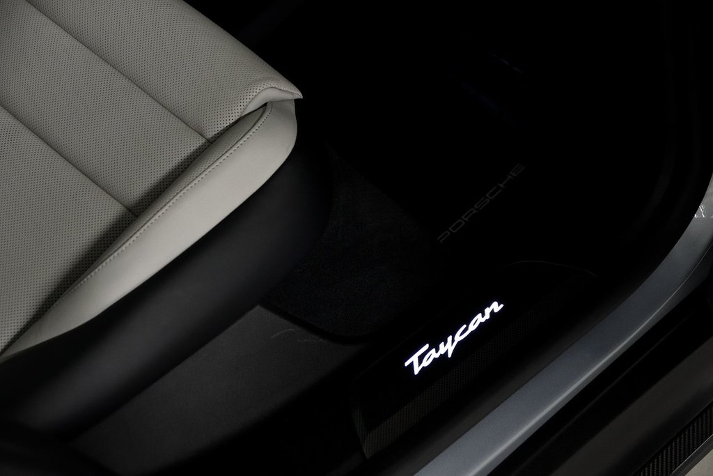 Porsche Taycan Turbo S 2020 à Laval, Québec - 26 - w1024h768px