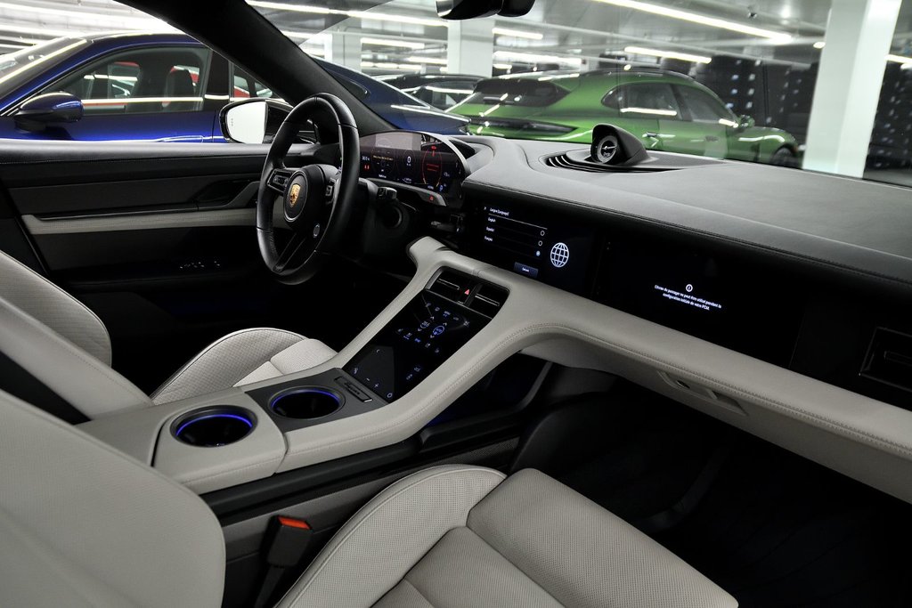 Porsche Taycan Turbo S 2020 à Laval, Québec - 22 - w1024h768px