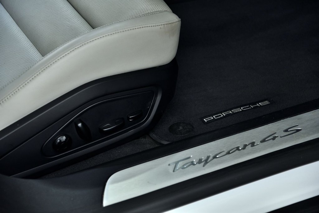 2021 Porsche Taycan 4S in Laval, Quebec - 32 - w1024h768px