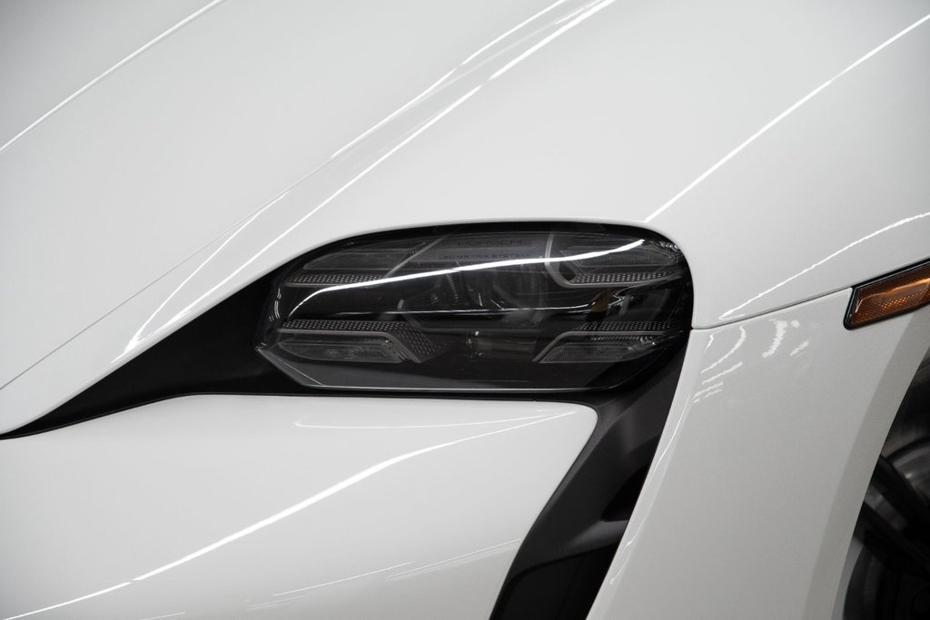 2021 Porsche Taycan 4S in Laval, Quebec - 6 - w1024h768px