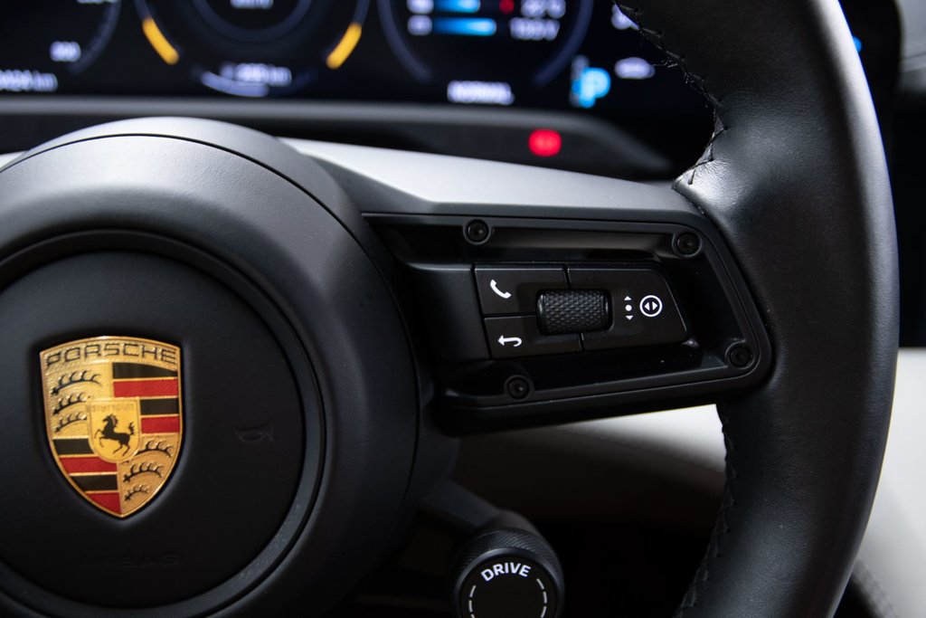 2021 Porsche Taycan 4S in Laval, Quebec - 19 - w1024h768px