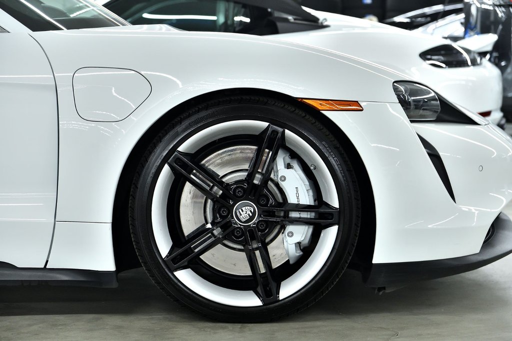 2021 Porsche Taycan 4S in Laval, Quebec - 9 - w1024h768px