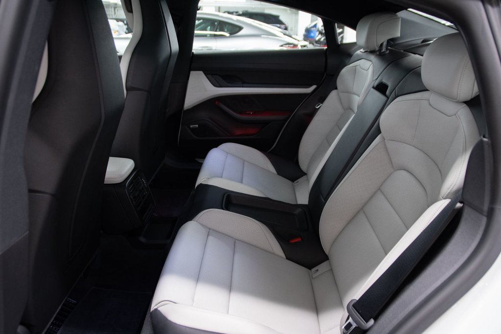 2021 Porsche Taycan 4S in Laval, Quebec - 17 - w1024h768px