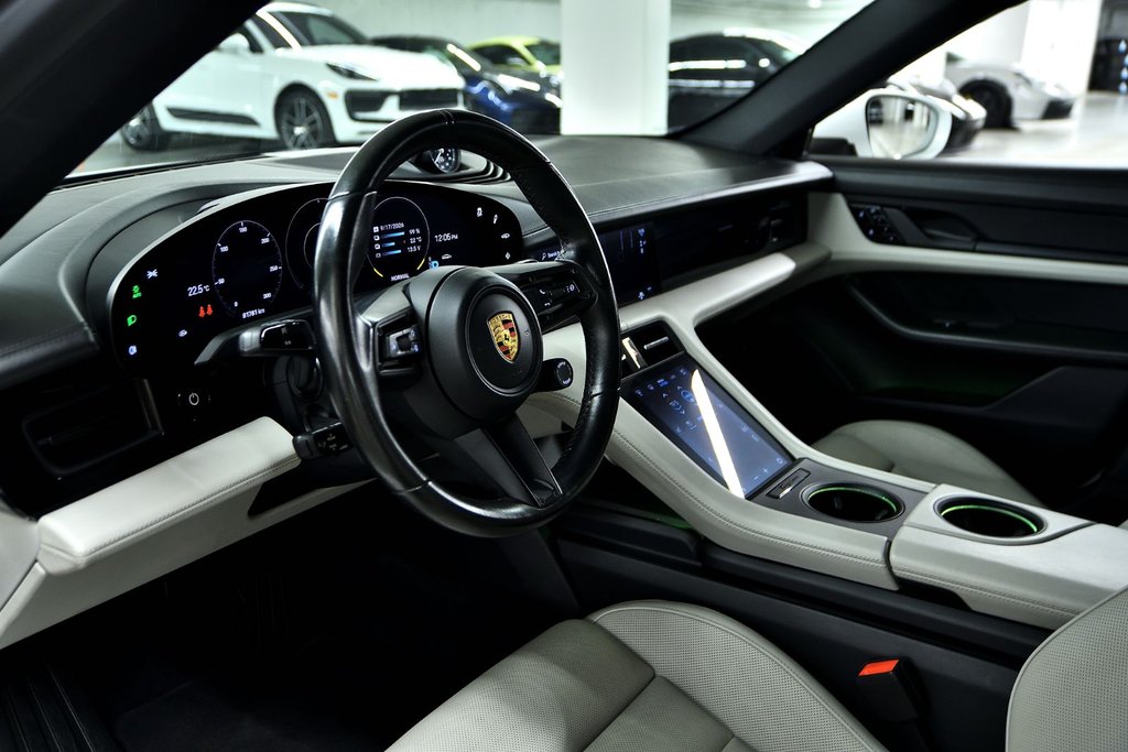 2021 Porsche Taycan 4S in Laval, Quebec - 13 - w1024h768px