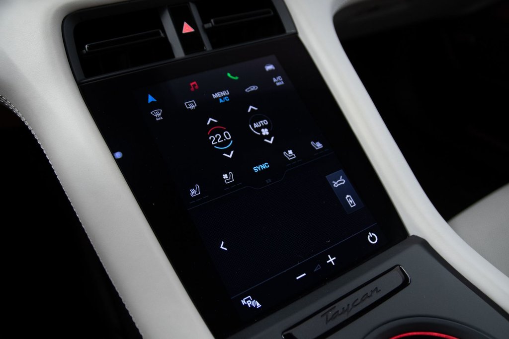 2021 Porsche Taycan 4S in Laval, Quebec - 25 - w1024h768px