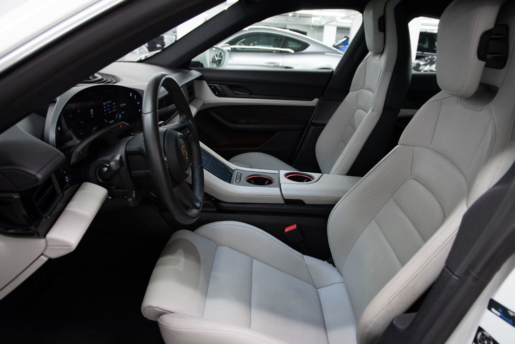 2021 Porsche Taycan 4S in Laval, Quebec - 14 - w1024h768px