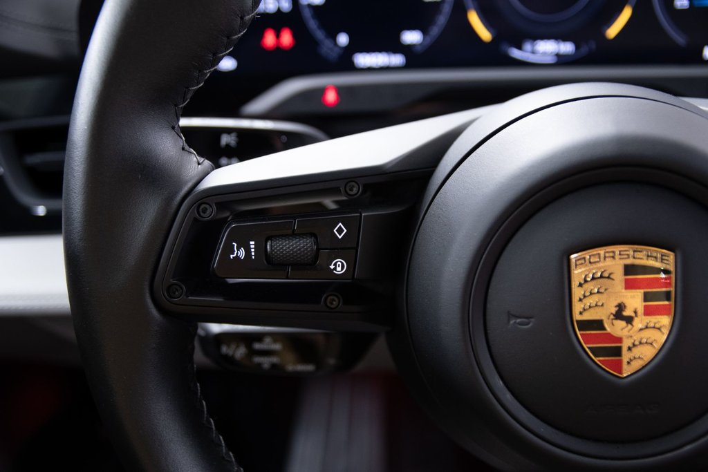 2021 Porsche Taycan 4S in Laval, Quebec - 18 - w1024h768px