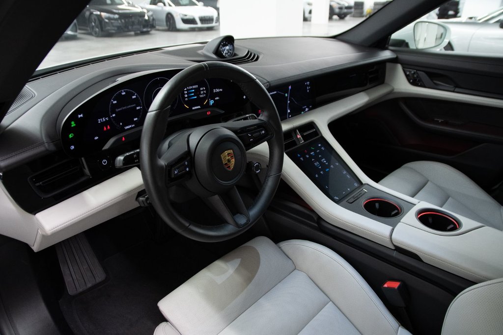 2021 Porsche Taycan 4S in Laval, Quebec - 9 - w1024h768px