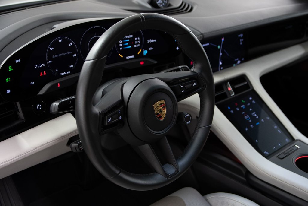 2021 Porsche Taycan 4S in Laval, Quebec - 10 - w1024h768px