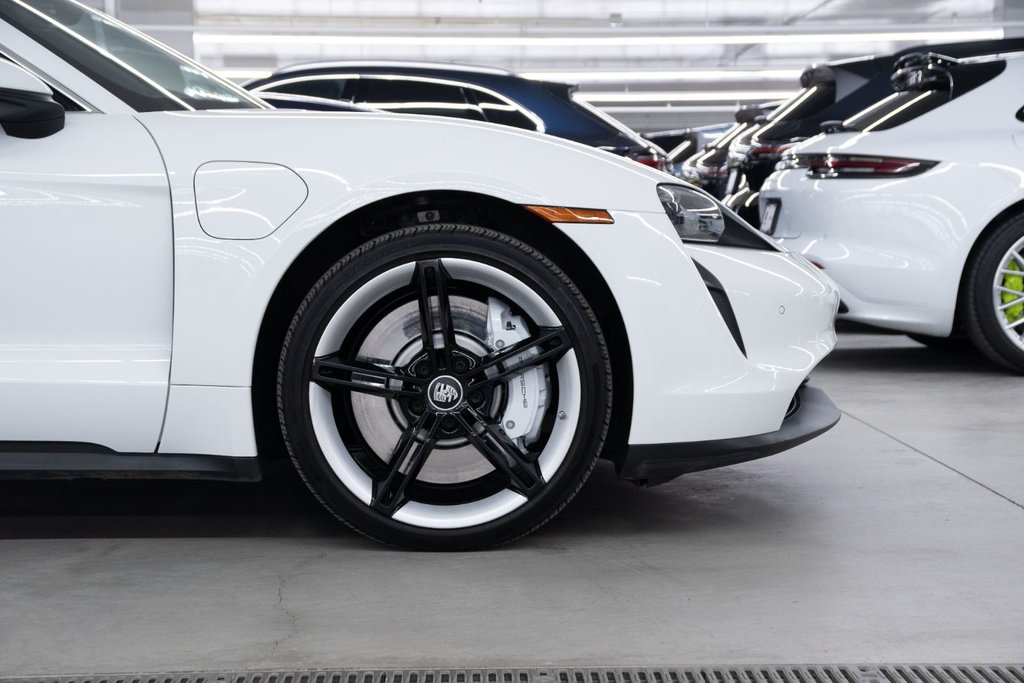 2021 Porsche Taycan 4S in Laval, Quebec - 8 - w1024h768px
