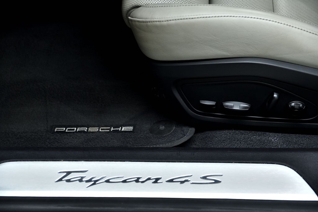2021 Porsche Taycan 4S in Laval, Quebec - 16 - w1024h768px