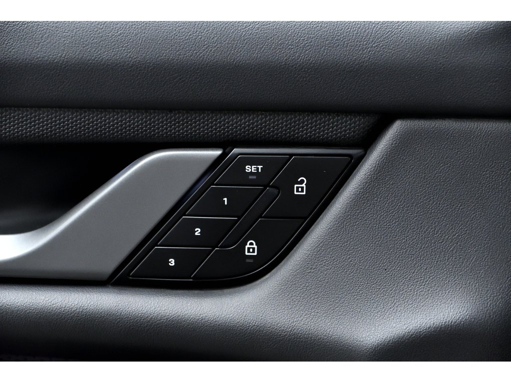 2022 Porsche Taycan 4S Cross Turismo / Offroad Package / ACC / BOSE in Laval, Quebec - 28 - w1024h768px