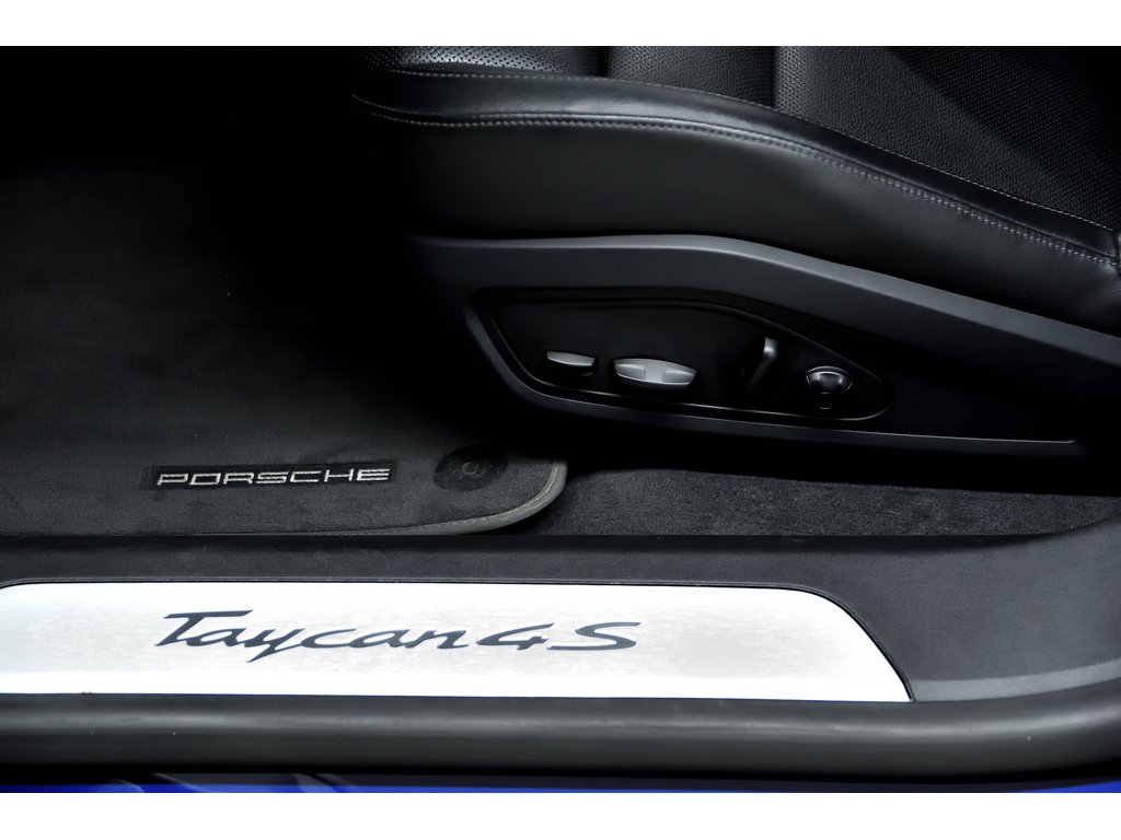 2022 Porsche Taycan 4S Cross Turismo / Offroad Package / ACC / BOSE in Laval, Quebec - 29 - w1024h768px