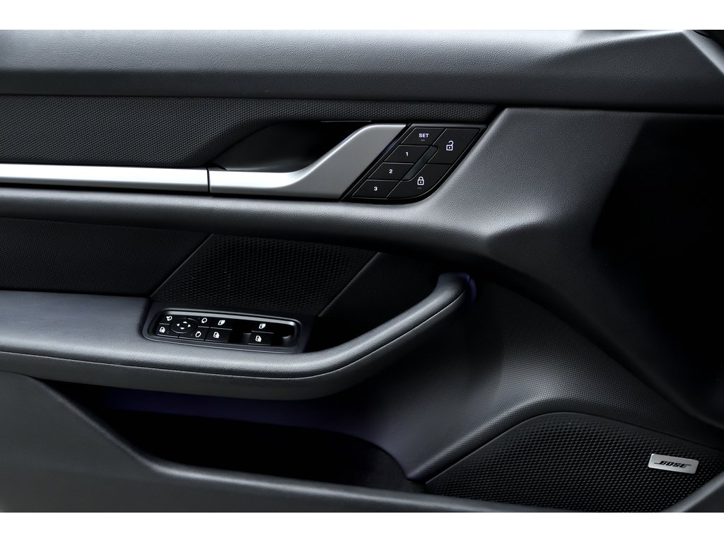 2022 Porsche Taycan 4S Cross Turismo / Offroad Package / ACC / BOSE in Laval, Quebec - 27 - w1024h768px