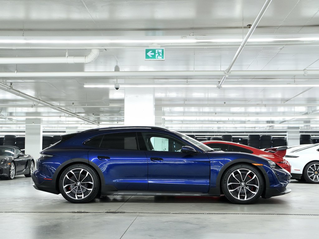 2022 Porsche Taycan 4S Cross Turismo / Offroad Package / ACC / BOSE in Laval, Quebec - 2 - w1024h768px