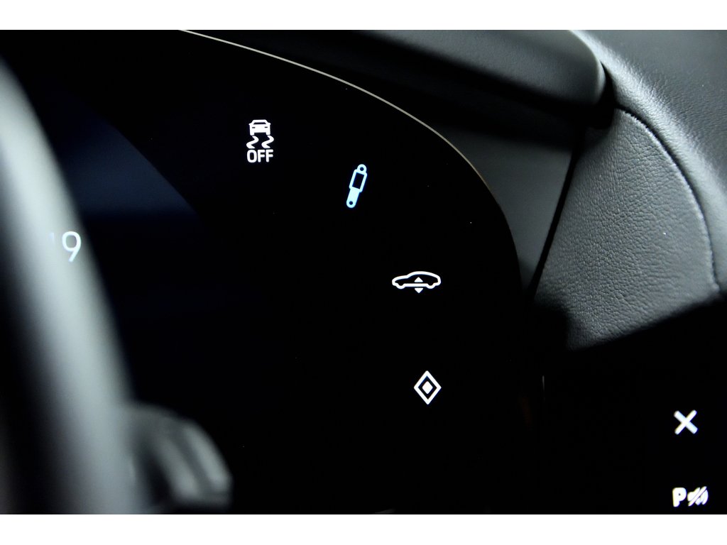 2022 Porsche Taycan 4S Cross Turismo / Offroad Package / ACC / BOSE in Laval, Quebec - 25 - w1024h768px