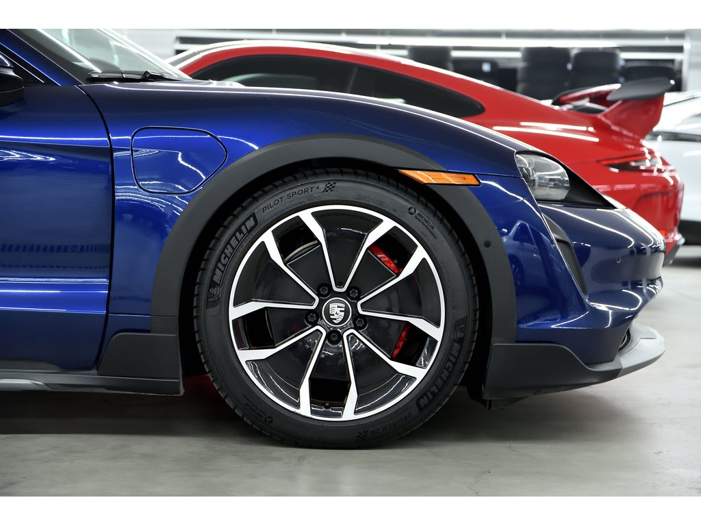 2022 Porsche Taycan 4S Cross Turismo / Offroad Package / ACC / BOSE in Laval, Quebec - 9 - w1024h768px