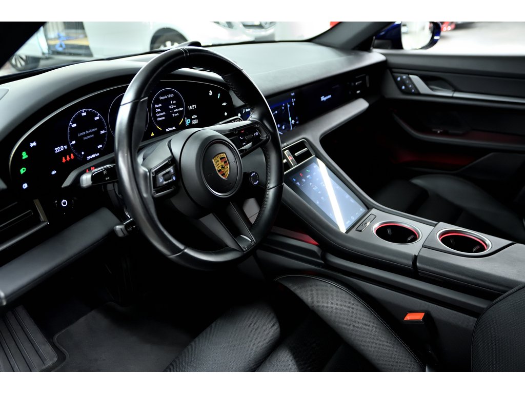 2022 Porsche Taycan 4S Cross Turismo / Offroad Package / ACC / BOSE in Laval, Quebec - 12 - w1024h768px