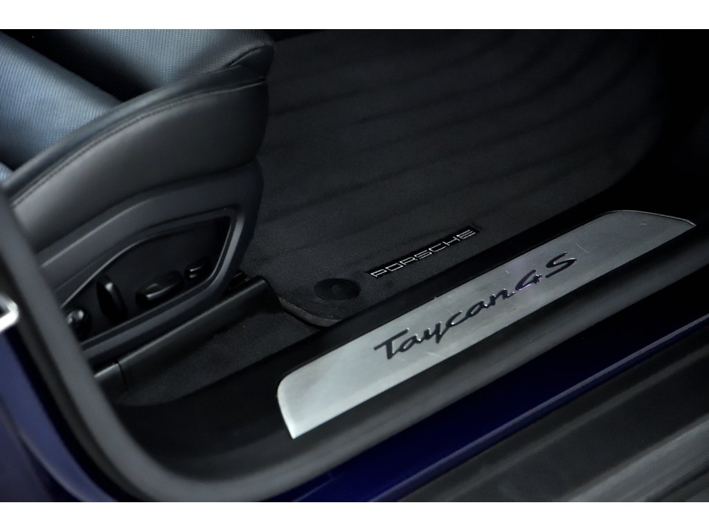 2022 Porsche Taycan 4S Cross Turismo / Offroad Package / ACC / BOSE in Laval, Quebec - 34 - w1024h768px