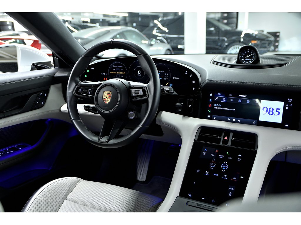 2023 Porsche Taycan 4S AWD / Premium Package / Rear Axle / BOSE in Laval, Quebec - 36 - w1024h768px