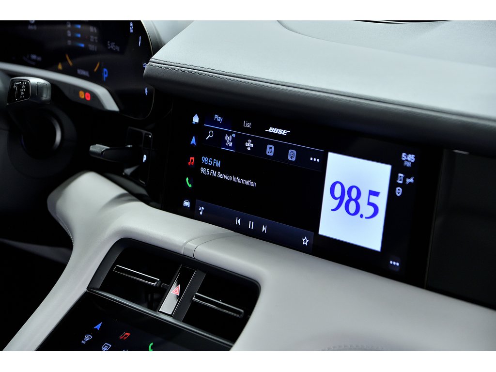 2023 Porsche Taycan 4S AWD / Premium Package / Rear Axle / BOSE in Laval, Quebec - 31 - w1024h768px