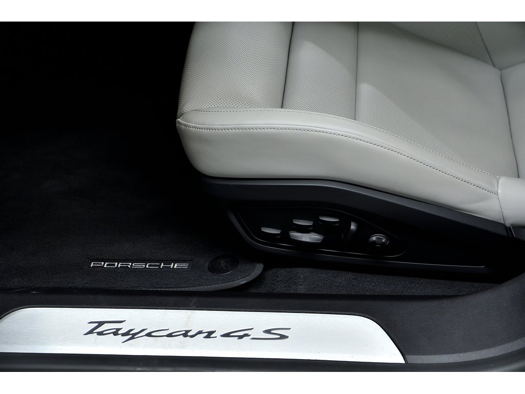 2023 Porsche Taycan 4S AWD / Premium Package / Rear Axle / BOSE in Laval, Quebec - 15 - w1024h768px
