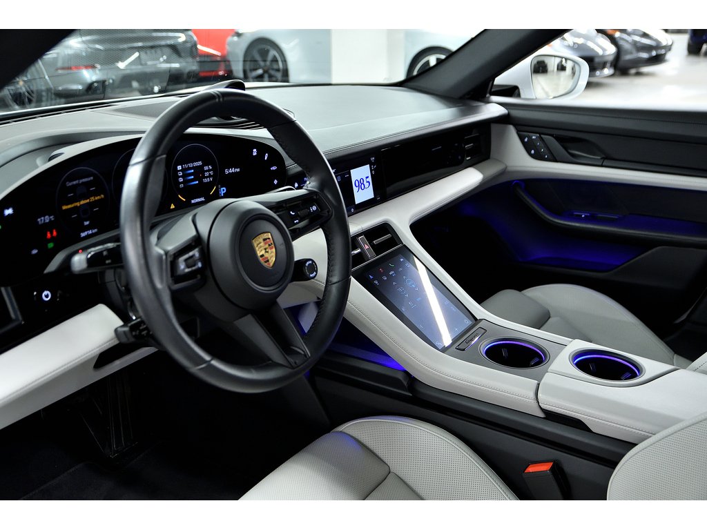 2023 Porsche Taycan 4S AWD / Premium Package / Rear Axle / BOSE in Laval, Quebec - 12 - w1024h768px