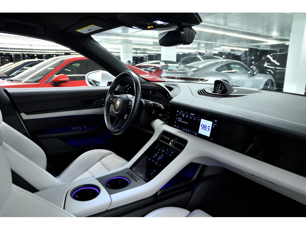 2023 Porsche Taycan 4S AWD / Premium Package / Rear Axle / BOSE in Laval, Quebec - 30 - w1024h768px