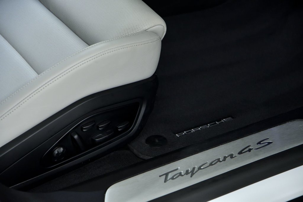 Porsche Taycan 4S 2024 à Laval, Québec - 39 - w1024h768px