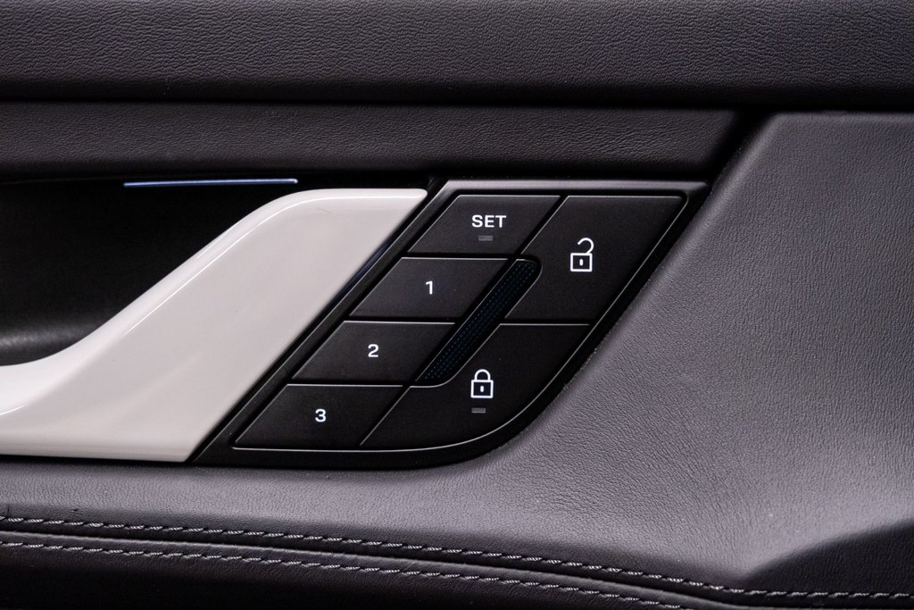 Porsche Taycan 4S 2024 à Laval, Québec - 33 - w1024h768px
