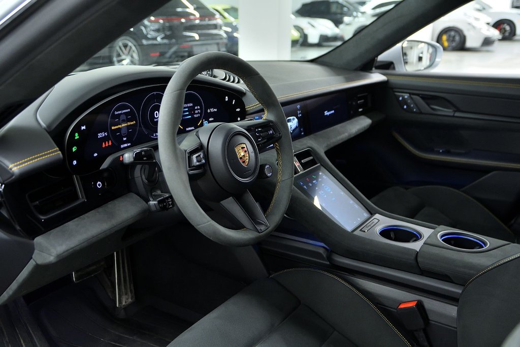 2024 Porsche Taycan GTS Sport Turismo in Laval, Quebec - 14 - w1024h768px