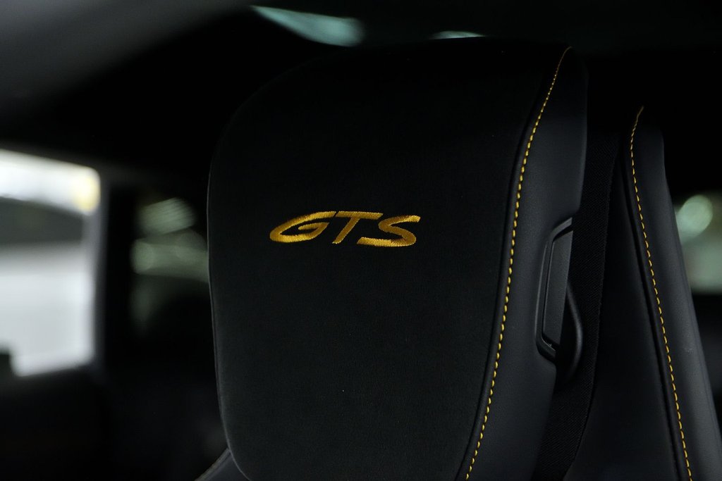 2024 Porsche Taycan GTS Sport Turismo in Laval, Quebec - 18 - w1024h768px