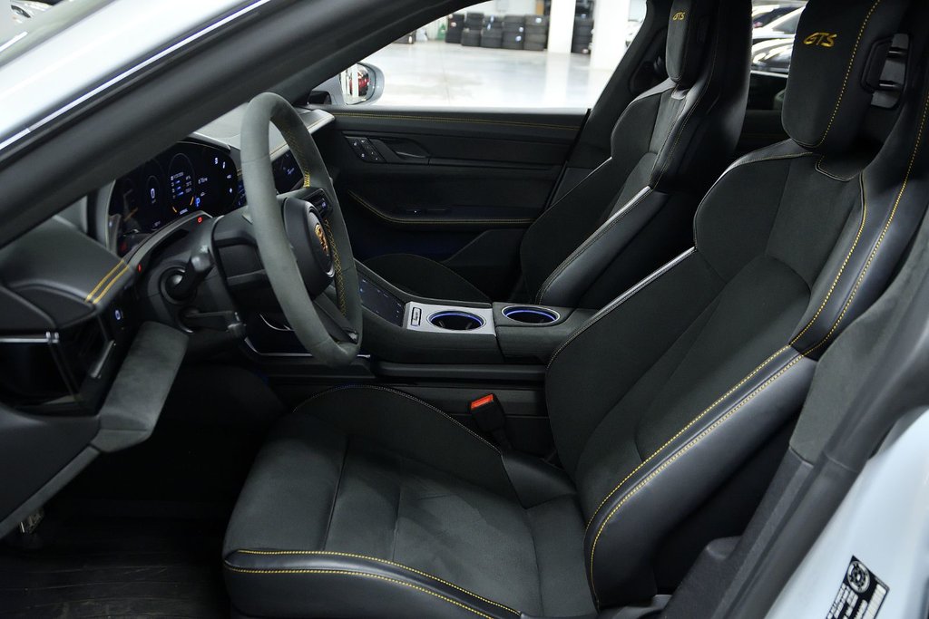 2024 Porsche Taycan GTS Sport Turismo in Laval, Quebec - 13 - w1024h768px