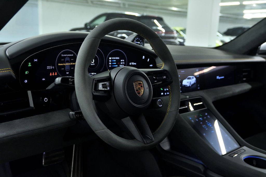 2024 Porsche Taycan GTS Sport Turismo in Laval, Quebec - 11 - w1024h768px