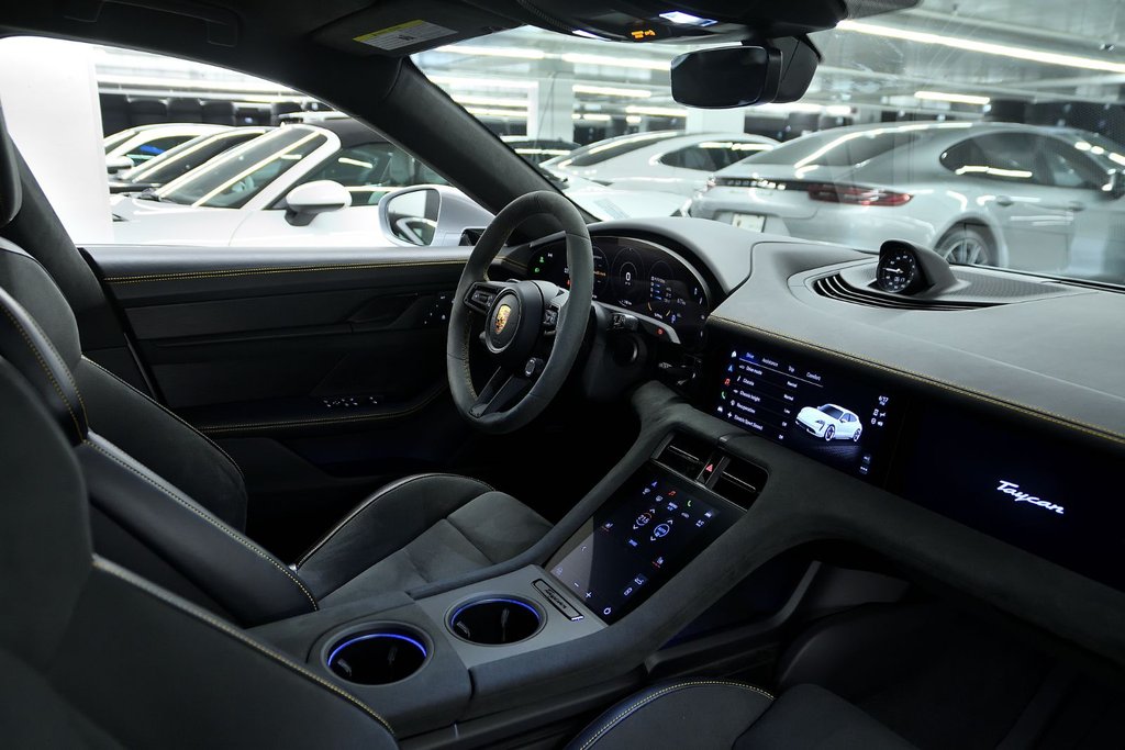 2024 Porsche Taycan GTS Sport Turismo in Laval, Quebec - 33 - w1024h768px