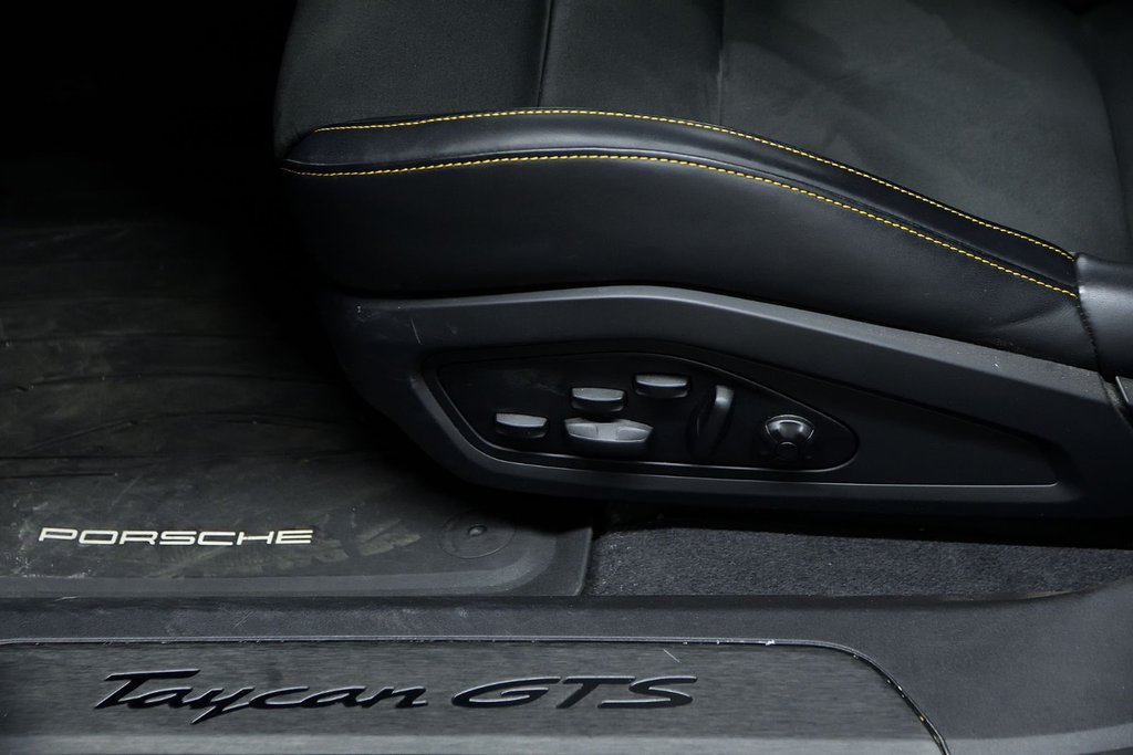 2024 Porsche Taycan GTS Sport Turismo in Laval, Quebec - 16 - w1024h768px